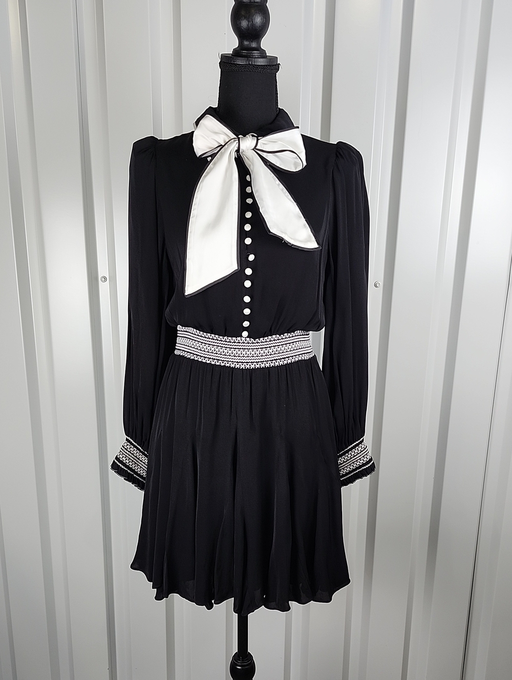 Alice + Olivia Bethany Dress Black Long-Sleeve White Bow Womens Sz 8 Playful LBD